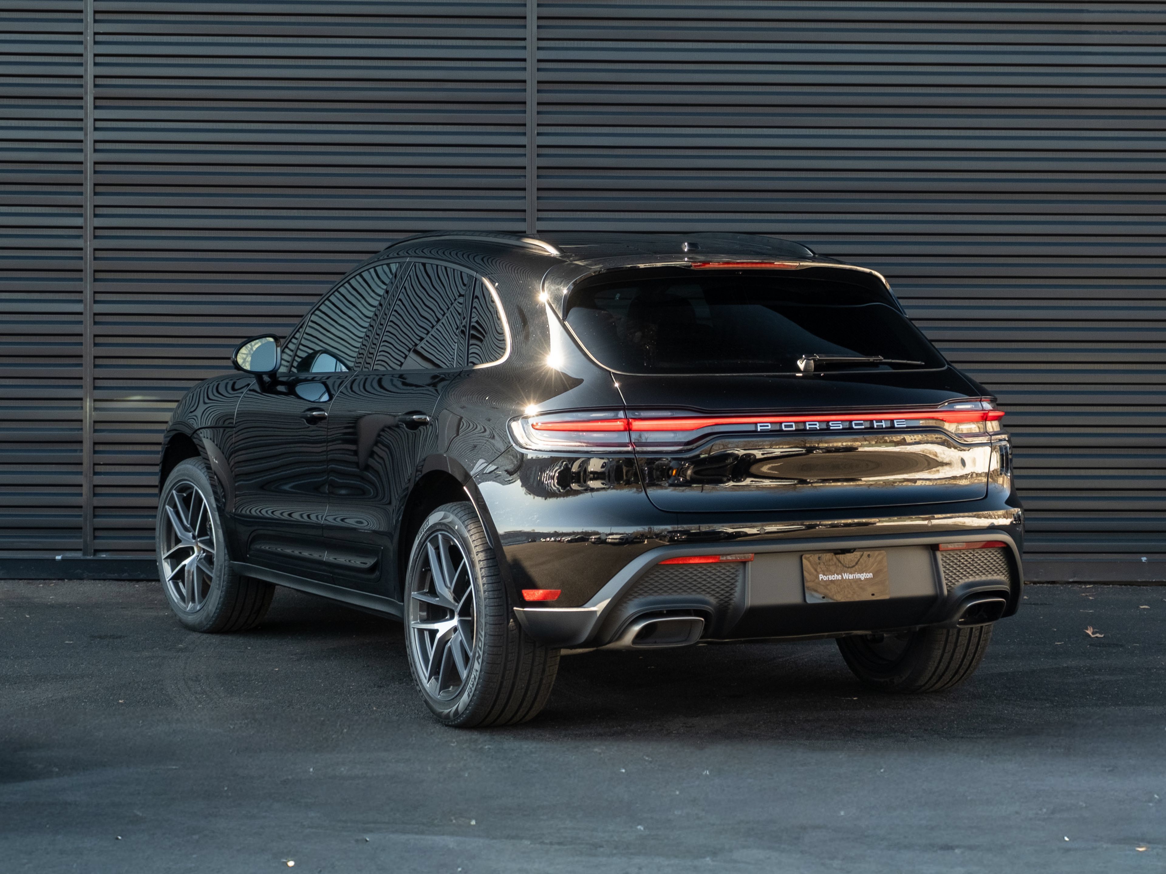 Certified 2026 Porsche Macan AWD/4WD image 3