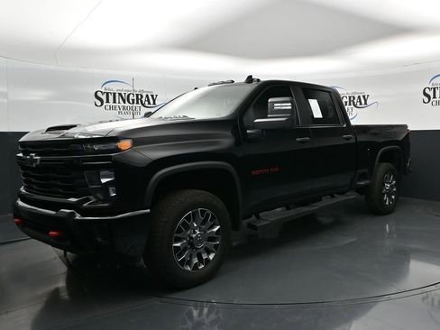 Used 2025 Chevrolet Silverado 2500 Custom RWD image 3
