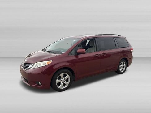 Used 2012 Toyota Sienna LE FWD image 7