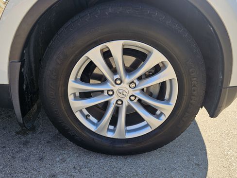 Used 2017 INFINITI QX70 2WD w/ Premium Package image 16