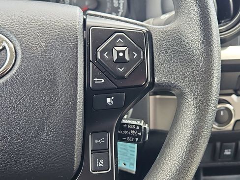 Used 2022 Toyota Tacoma SR AWD/4WD image 19