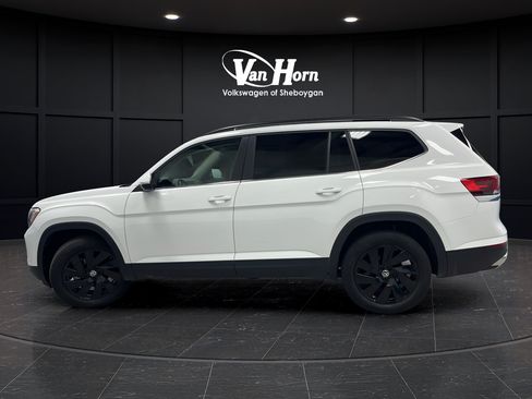 Used 2025 Volkswagen Atlas SE AWD/4WD image 4