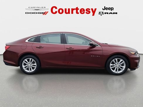 Used 2016 Chevrolet Malibu LT w/ Driver Confidence Package image 4
