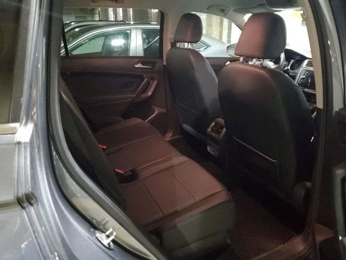 Used 2018 Volkswagen Tiguan SE AWD/4WD image 16