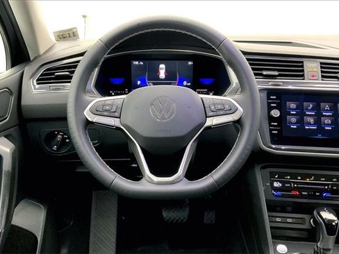 Used 2023 Volkswagen Tiguan SE image 5