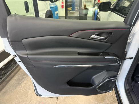 Used 2024 Chevrolet Traverse RS image 21