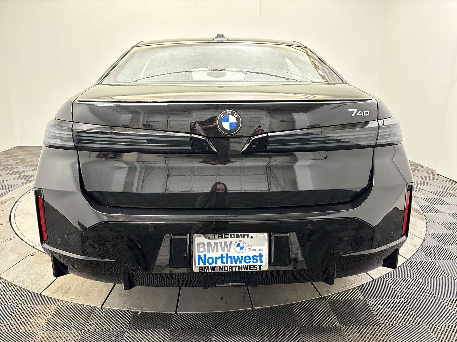 New 2027 BMW 740i w/ Executive Package RWD image 3