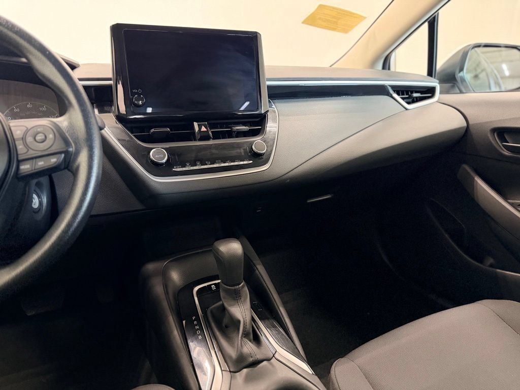 Used 2025 Toyota Corolla LE FWD image 14