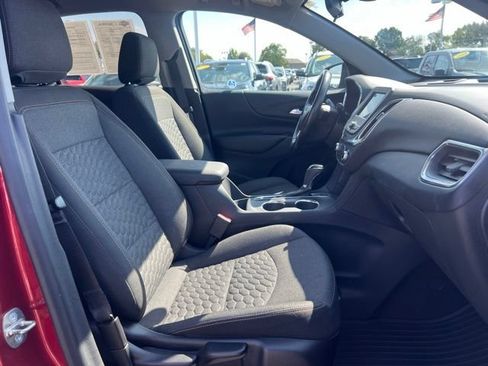Used 2020 Chevrolet Equinox LT w/ Driver Convenience Package AWD/4WD image 11