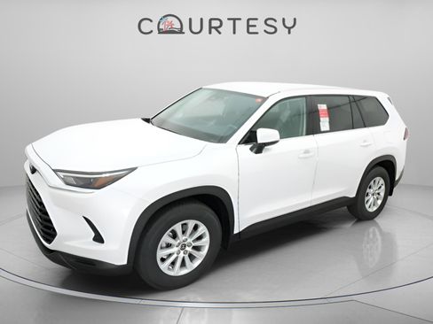 New 2026 Toyota Grand Highlander XLE image 2