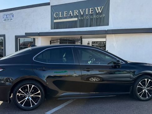 Used 2019 Toyota Camry SE FWD image 11