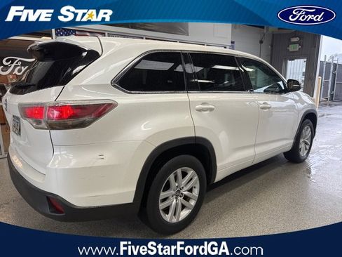 Used 2016 Toyota Highlander LE image 2