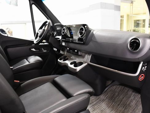 Used 2022 Mercedes-Benz Sprinter 144 Cargo image 19