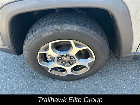 Certified 2022 Jeep Compass Trailhawk w/ Trailhawk Elite Group AWD/4WD image 12