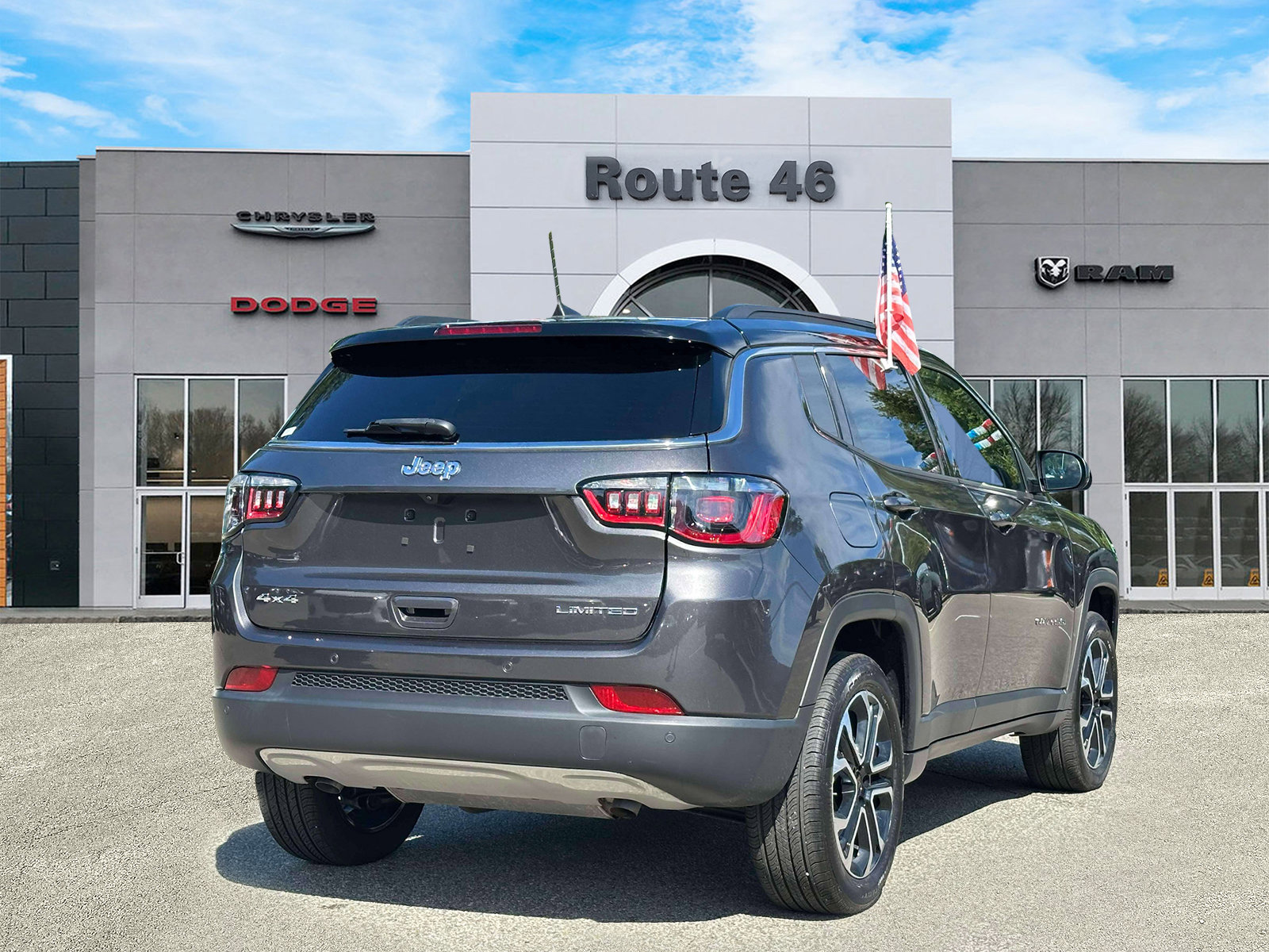 Used 2024 Jeep Compass Limited w/ Sun and Sound Group AWD/4WD image 5