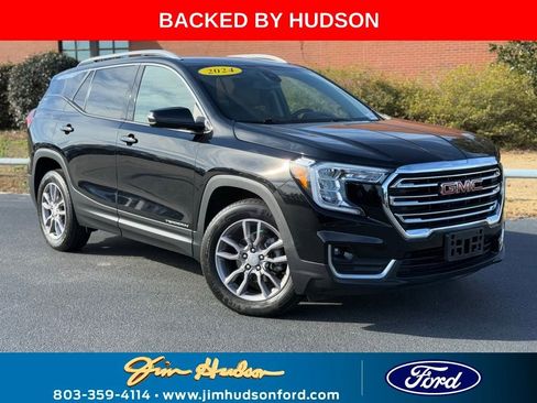 Used 2024 GMC Terrain SLT image 1
