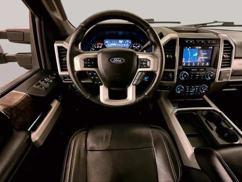 Used 2019 Ford F250 Lariat w/ Lariat Ultimate Package AWD/4WD image 5
