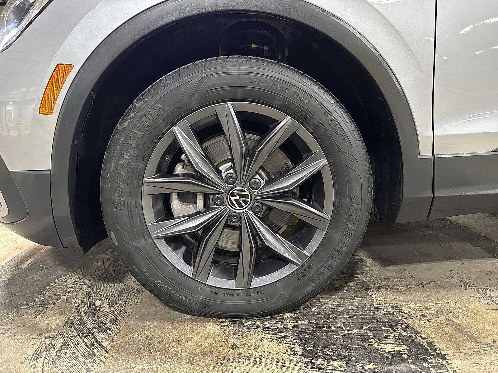 Used 2023 Volkswagen Tiguan SE w/ Panoramic Sunroof Package FWD image 10
