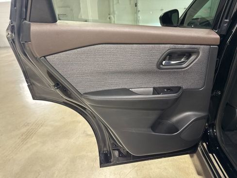 Used 2021 Nissan Rogue SV image 36