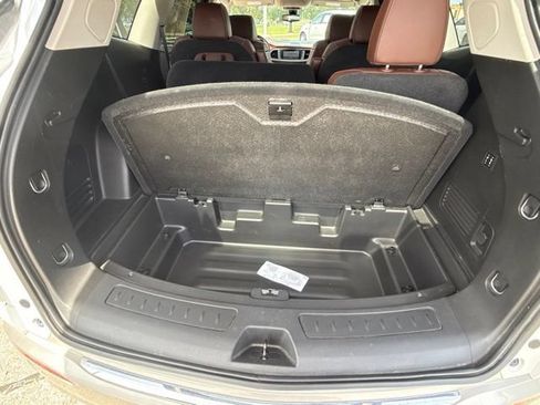 Certified 2019 Buick Enclave Avenir w/ Avenir Technology Package AWD/4WD image 33