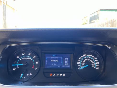 Used 2015 Ford Taurus SEL image 6