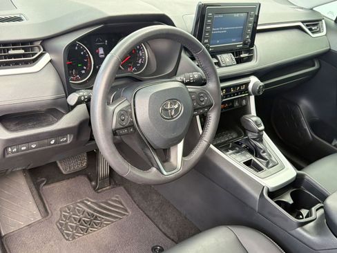 Used 2021 Toyota RAV4 XLE Premium AWD/4WD image 4