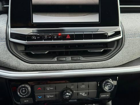 New 2026 Jeep Compass Latitude image 14