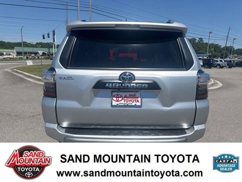 Used 2022 Toyota 4Runner TRD Off-Road Premium AWD/4WD image 4