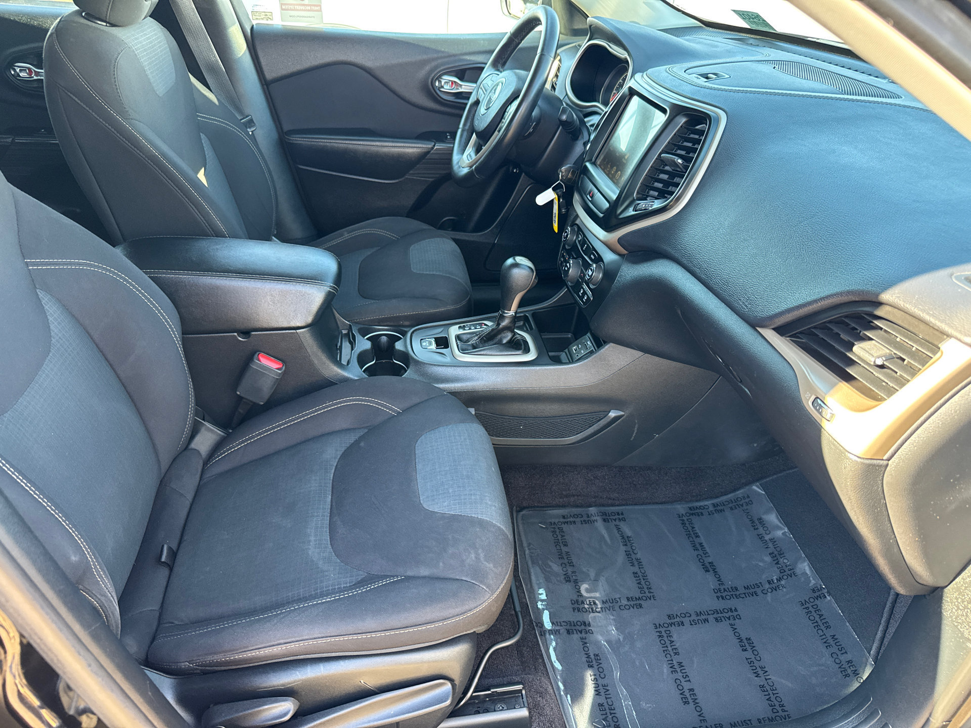 Used 2017 Jeep Cherokee Latitude FWD image 13