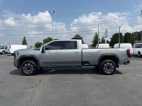 Certified 2025 GMC Sierra 3500 Denali Ultimate AWD/4WD image 2