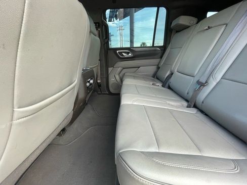Used 2023 GMC Yukon XL SLT image 16