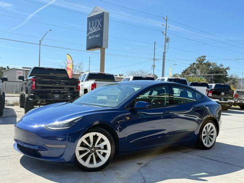 Used 2022 Tesla Model 3 Standard Range image 1