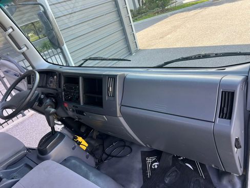 Used 2019 Isuzu NPR RWD image 9