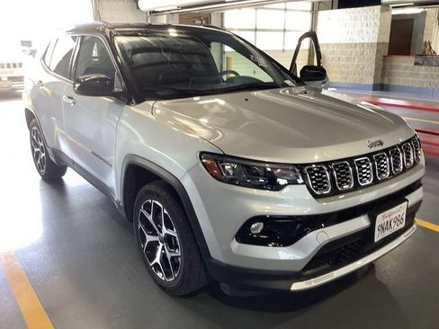 Used 2025 Jeep Compass Limited AWD/4WD image 2