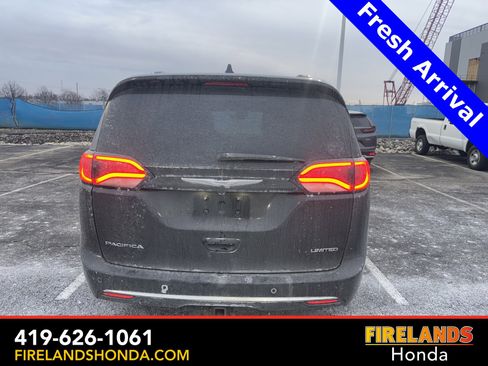 Used 2020 Chrysler Pacifica Limited w/ Tire & Wheel Group image 4