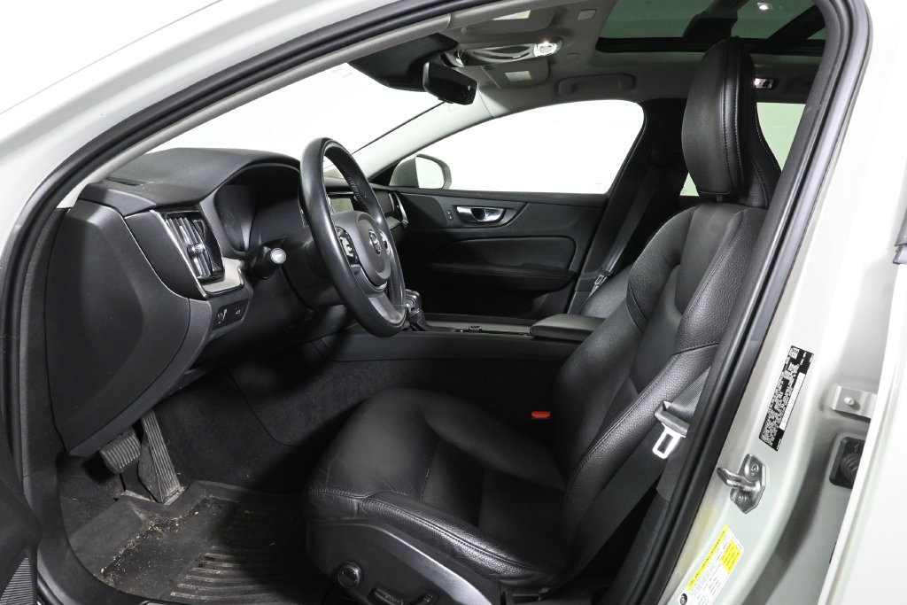 Used 2021 Volvo V60 T5 Cross Country AWD/4WD image 3