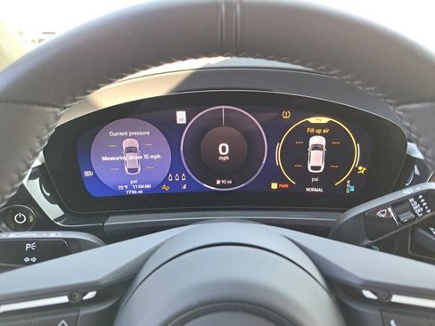 Certified 2025 Porsche Macan Electric image 30