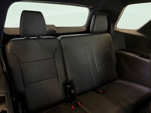Used 2023 Chevrolet Traverse LT w/ LT Premium Package AWD/4WD image 8