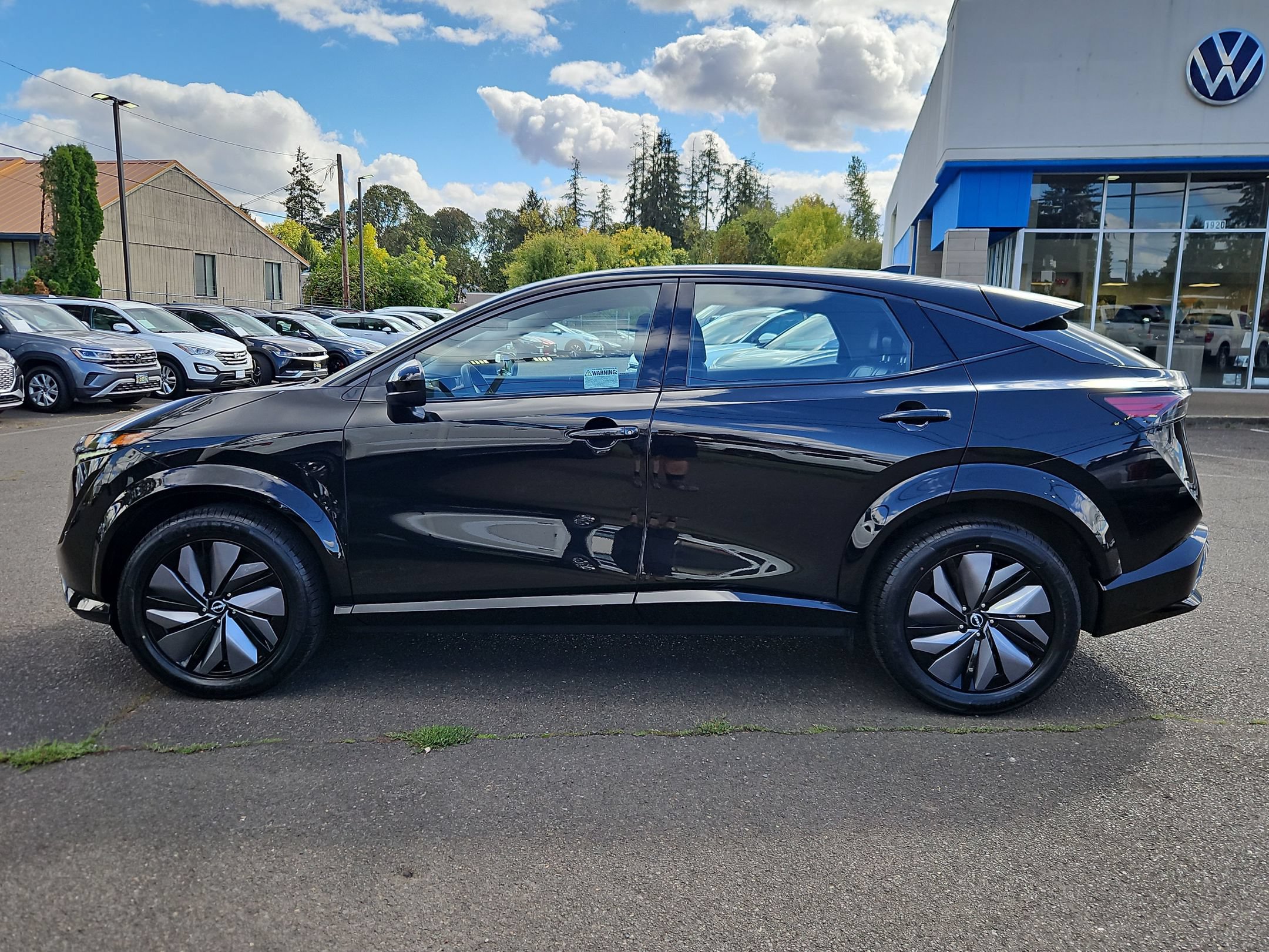 Used 2024 Nissan Ariya AWD image 2