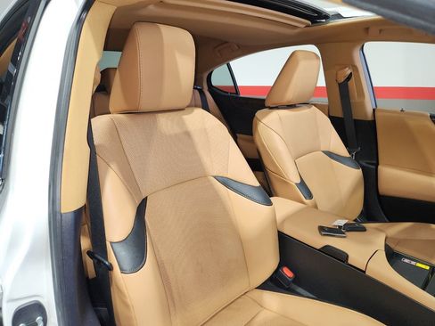 Used 2023 Lexus ES 300h image 19