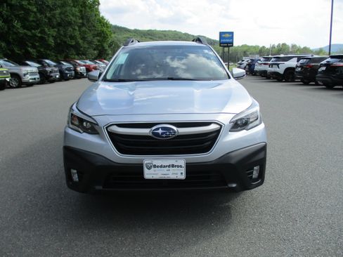Used 2020 Subaru Outback Premium AWD/4WD image 2