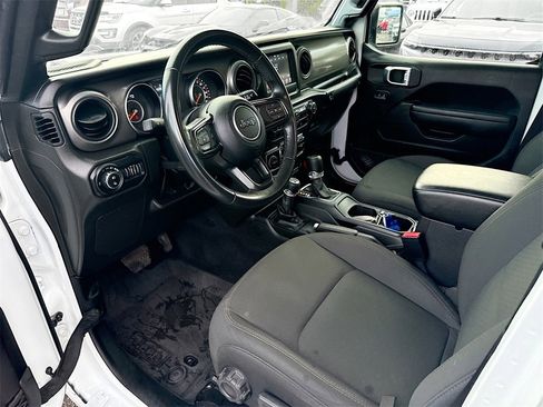 Used 2022 Jeep Gladiator Willys image 24