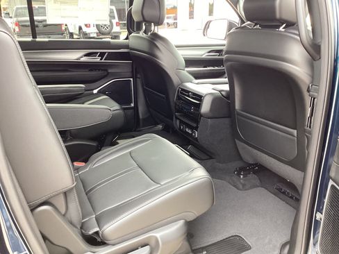 New 2026 Jeep Grand Wagoneer 4WD w/ Premium Group I image 15