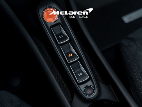 Used 2025 McLaren Artura image 31