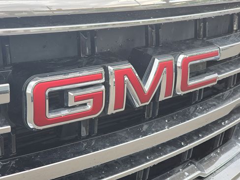 Used 2021 GMC Yukon SLT AWD/4WD image 11