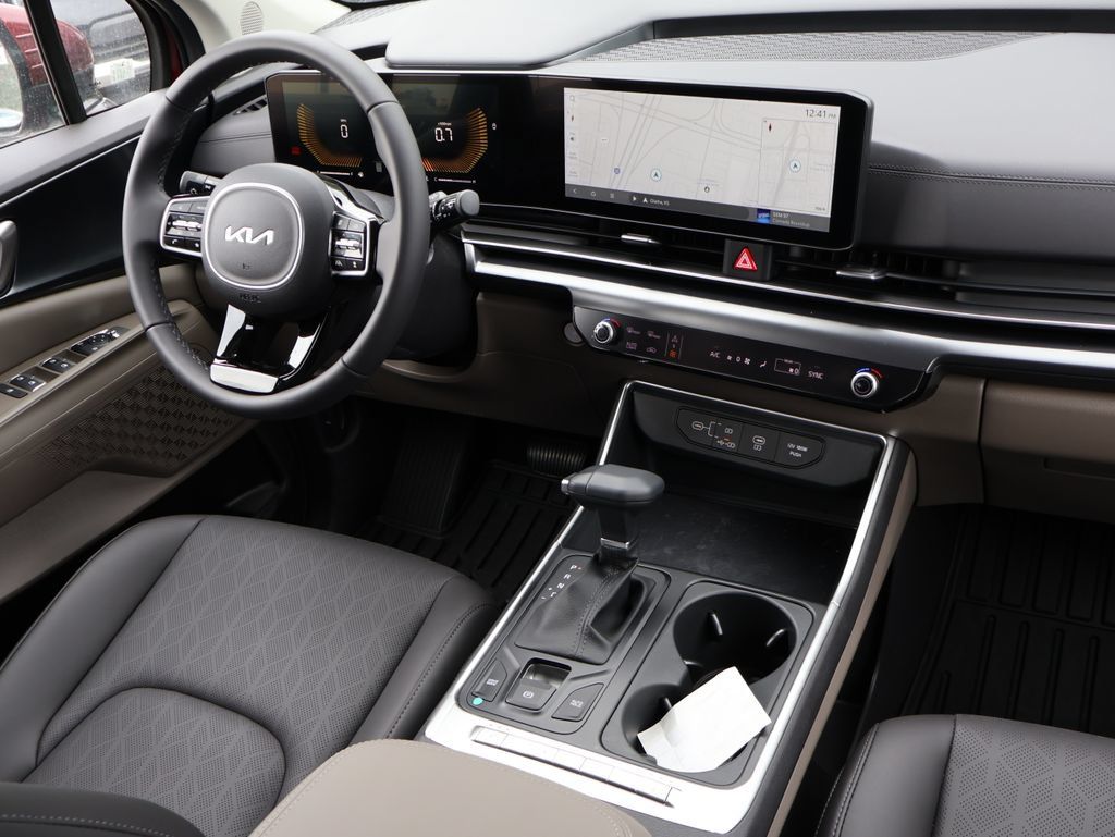 New 2025 Kia Carnival FWD image 14