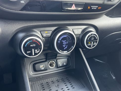 Used 2024 Hyundai Venue Limited image 26