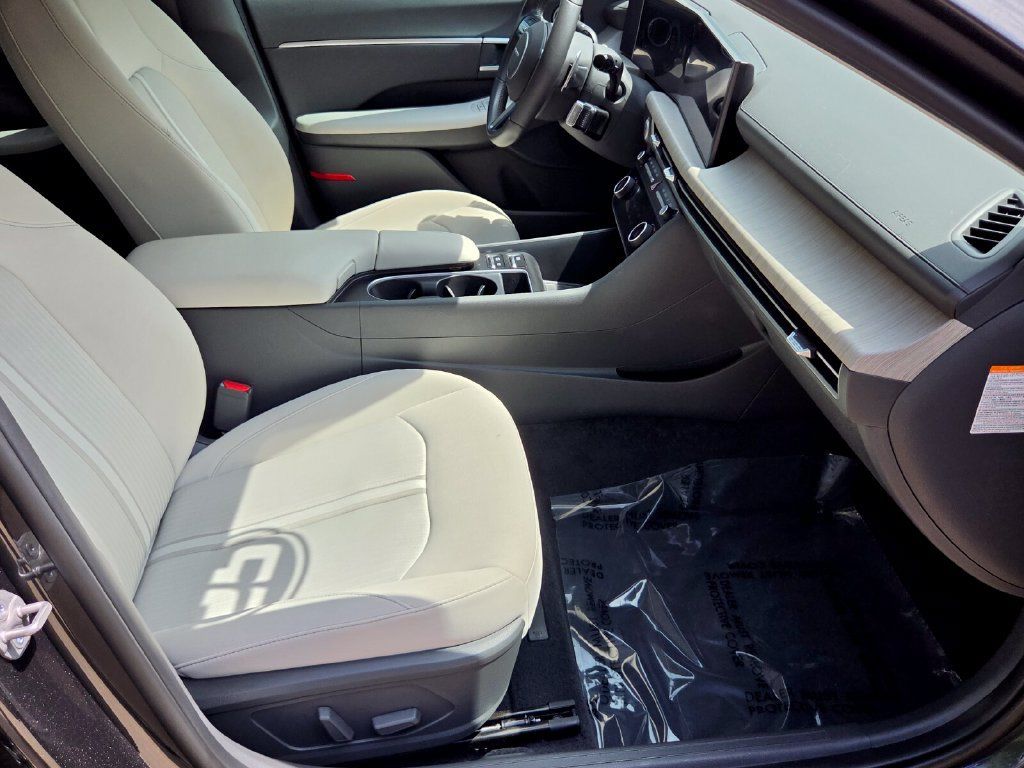 Used 2025 Hyundai Sonata SEL FWD image 18