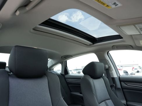 Used 2018 Honda Accord EX image 23