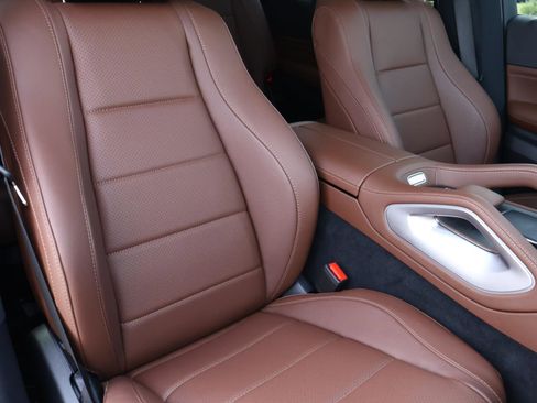 Used 2025 Mercedes-Benz GLS 450 4MATIC image 18